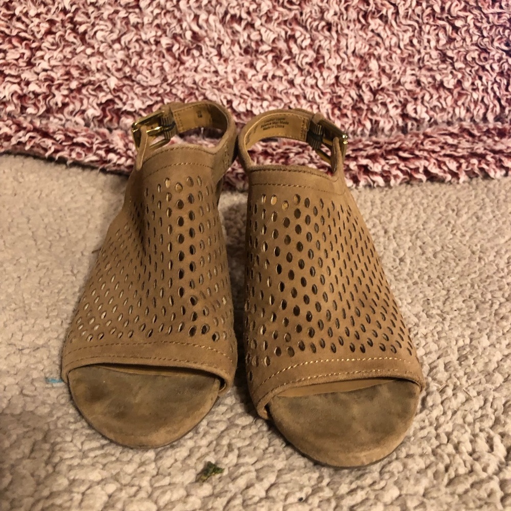 Peep-toe Sandals